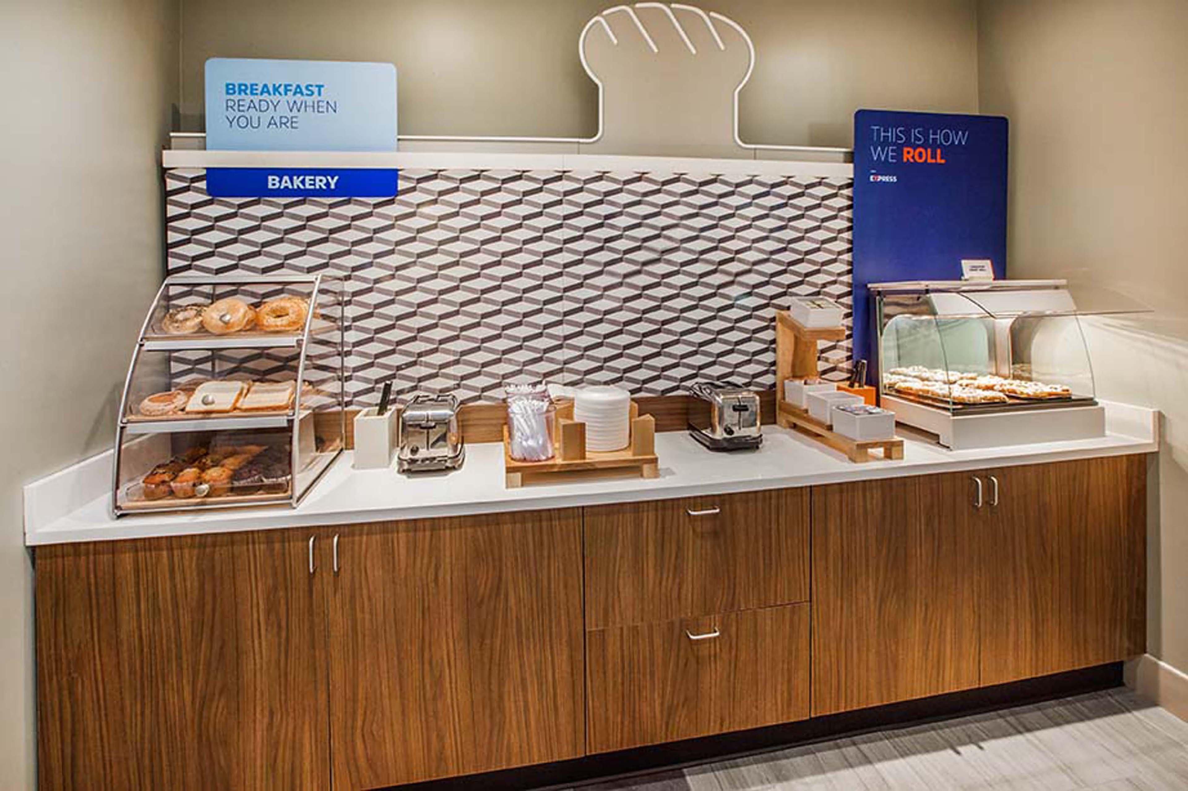 Holiday Inn Express & Suites Monroe By Ihg Екстериор снимка