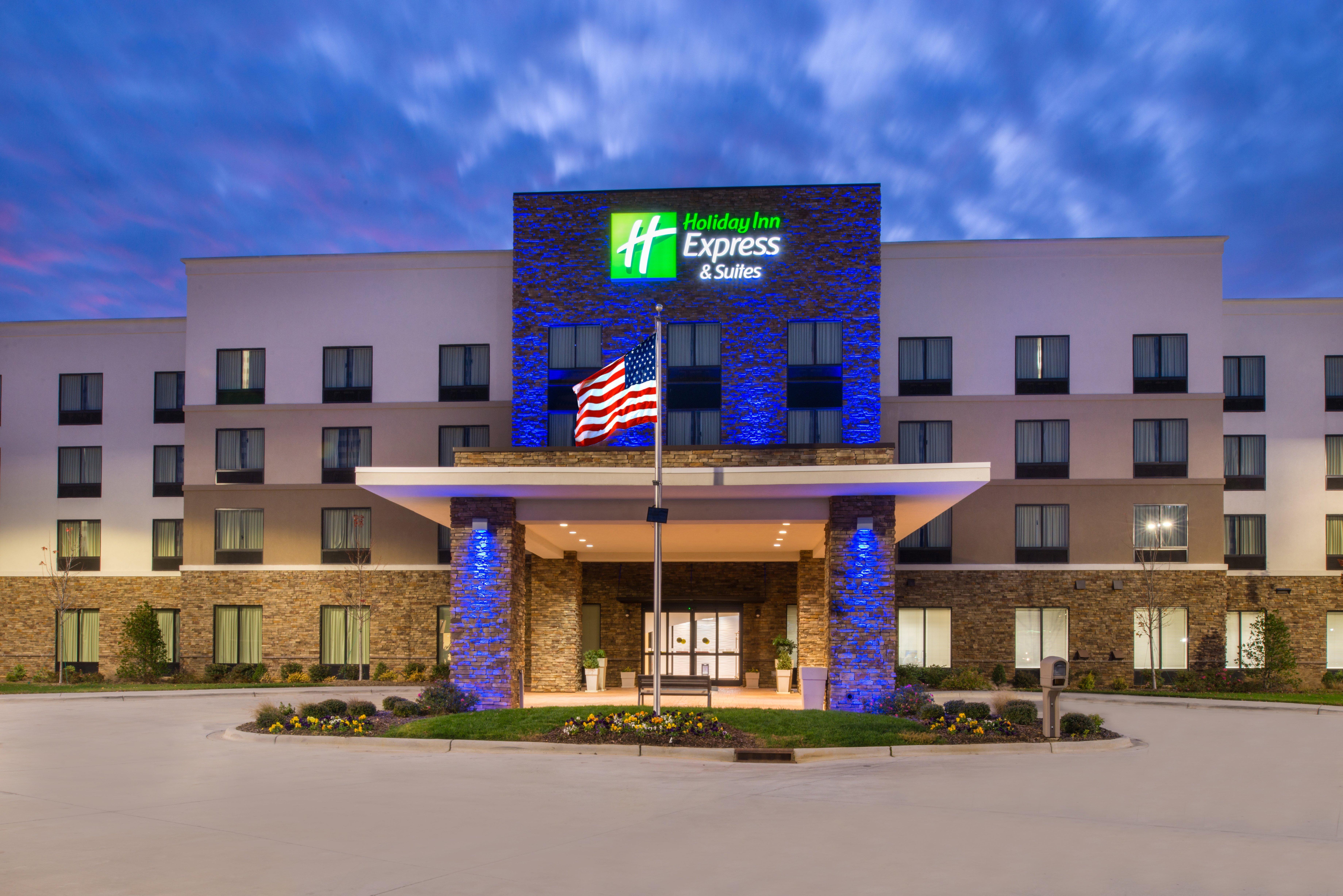 Holiday Inn Express & Suites Monroe By Ihg Екстериор снимка